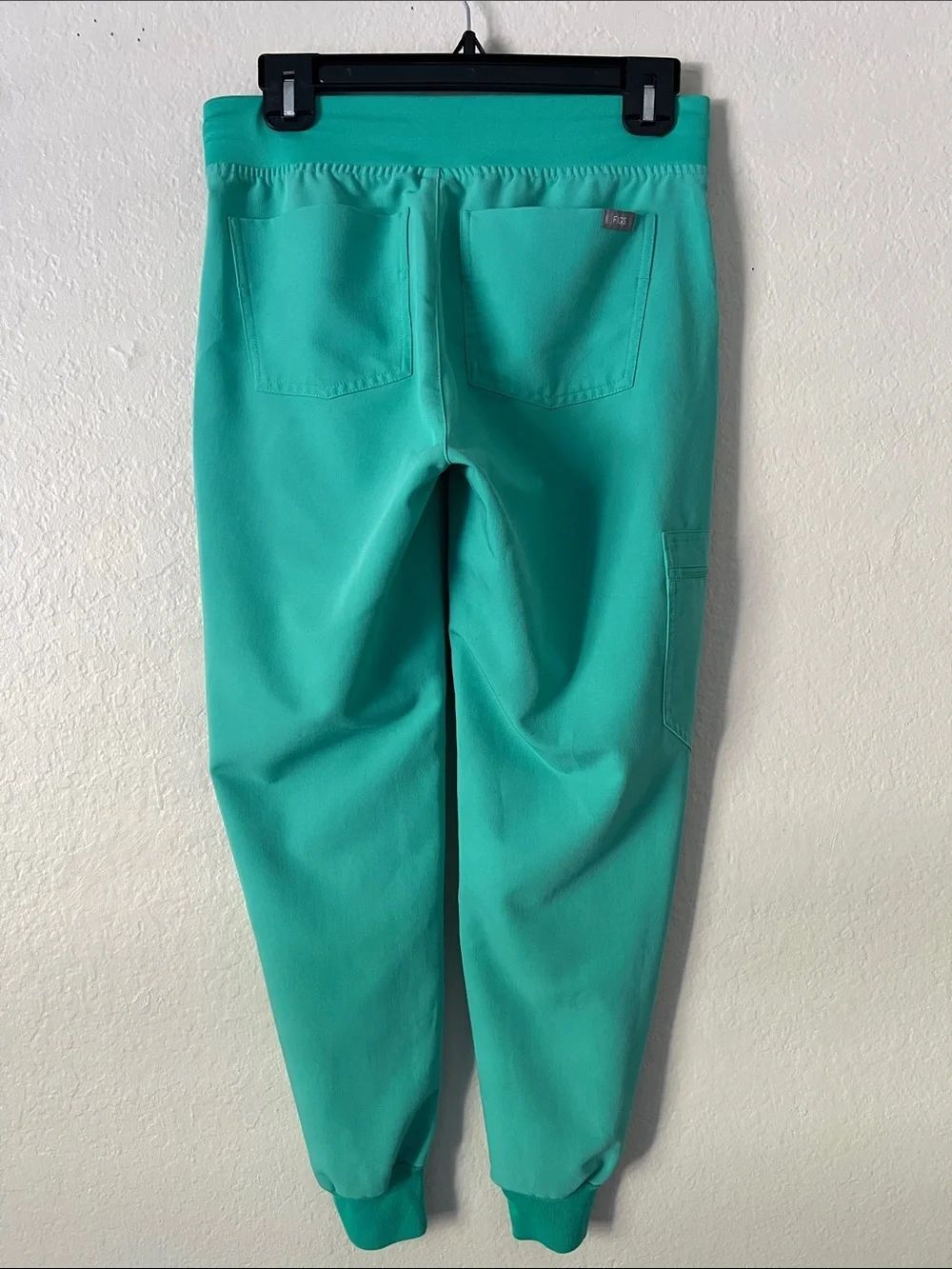 Like New! FIGS Zamora Jogger Scrub Pants PO#1426 Surgical Green in XS/P - Picture 8 of 16